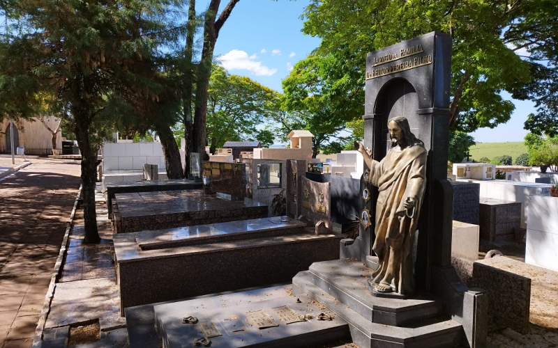 Prefeitura vai recadastrar túmulos do Cemitério