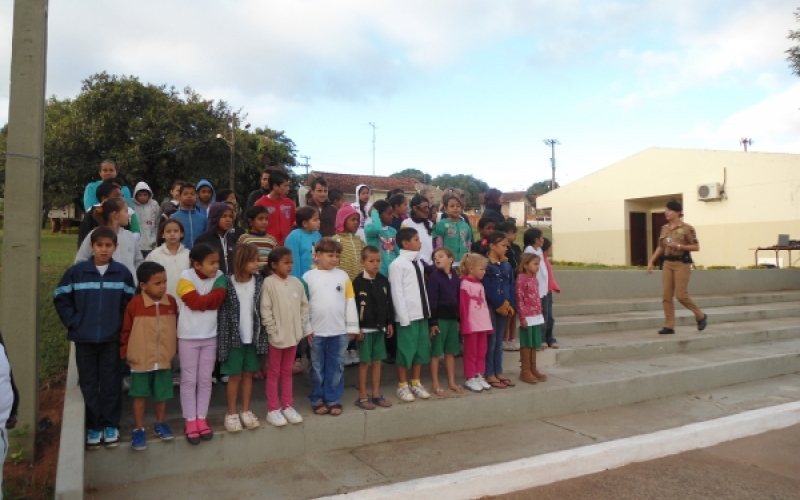 Alunos do PETI participam de evento no 2º Batalhão da PM