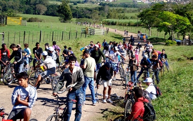 Passeio Ciclístico arrecada 155 quilos de alimentos para o Provopar