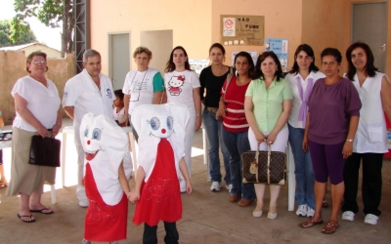 Alunos aprendem sobre a importância da higiene bucal 