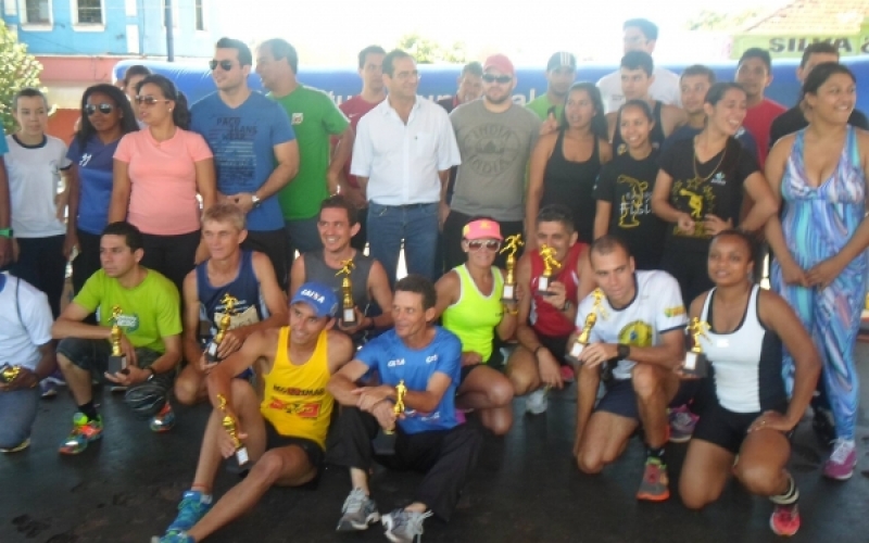 Atletas de Jacarezinho conquistam pódio em corrida