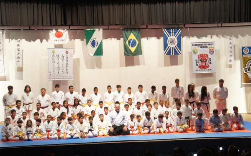 Entrega de certificados da escolinha de karatê