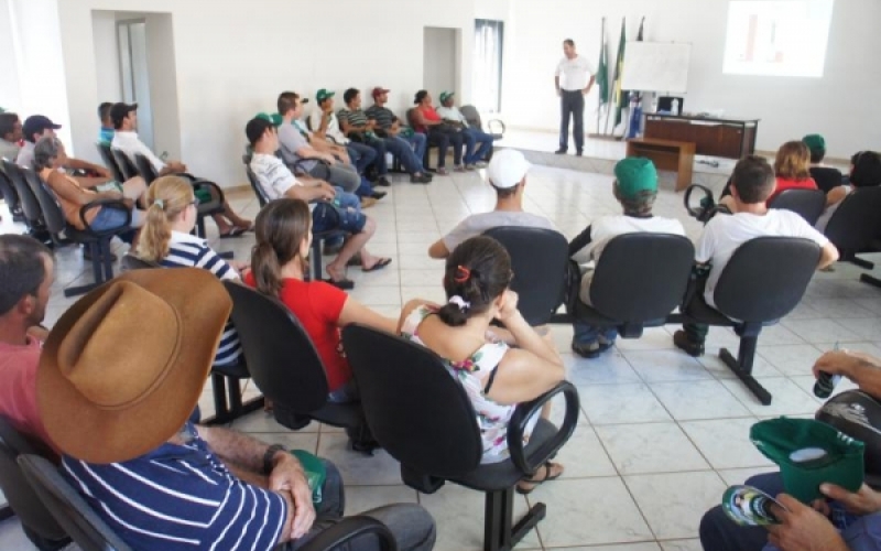 Palestra visa melhoria na qualidade do leite em Jacarezinho