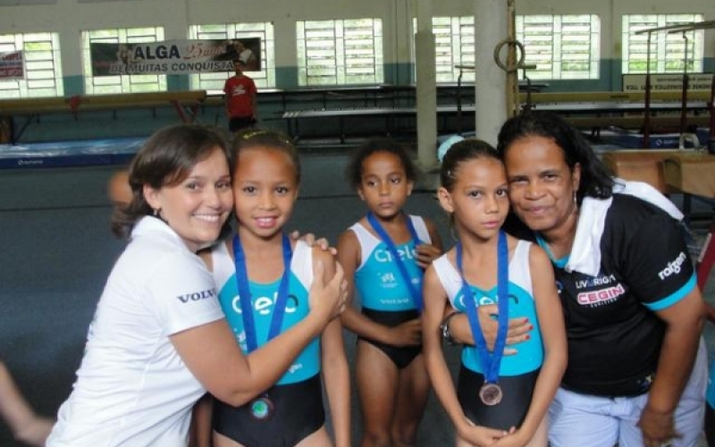 Ginástica Artística de Jacarezinho fica em segundo em festival de estreantes em Londrina