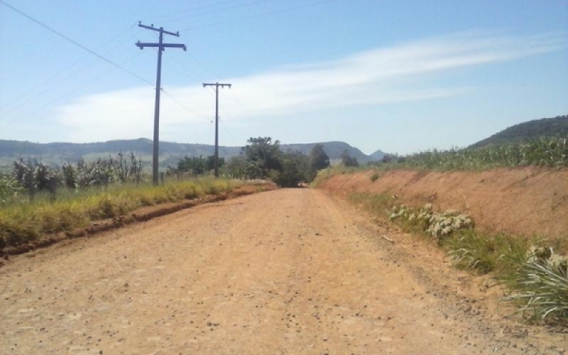 Equipe atende estrada rural do Monjolinho