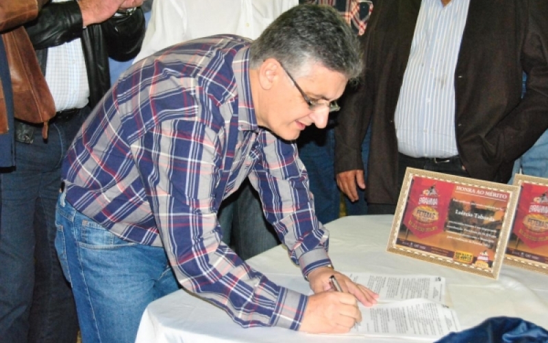 Dr. Sérgio assina Programa que irá atender 95 propriedades rurais