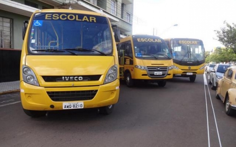 Prefeitura garante transporte de alunos da zona rural