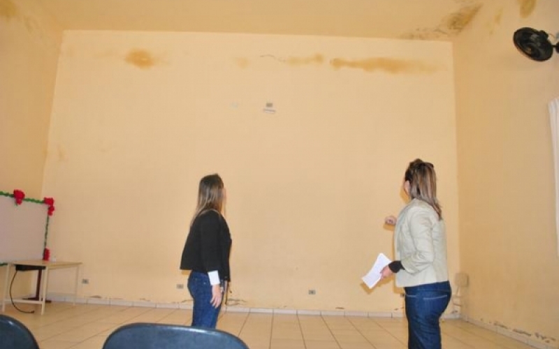 EMEF concluída em 2012 já apresenta problemas estruturais