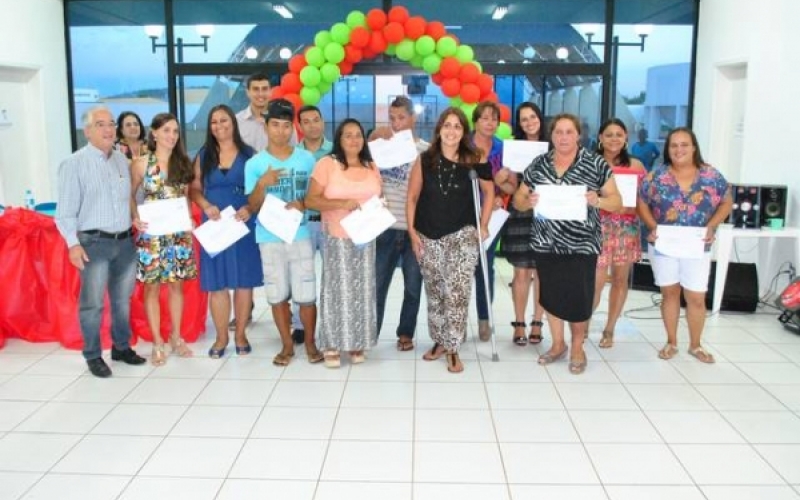 Pronatec forma 11 alunos de operador de computador em Jacarezinho