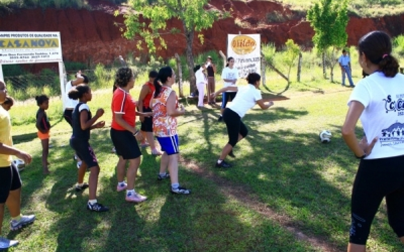 Prefeitura lança escolinha de futebol feminino