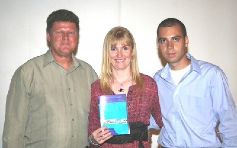 Professor e aluno de Educação Física de Jacarezinho lançam  livro sobre atletismo