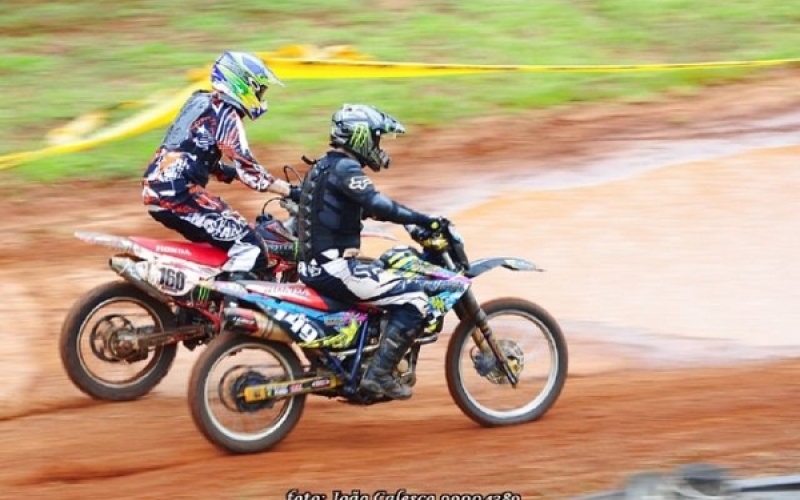 1º Radical Cross encerra com disputa em motos