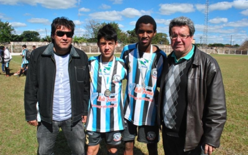 Jogadores de Jacarezinho irão fazer treinamento em equipes profisisonais