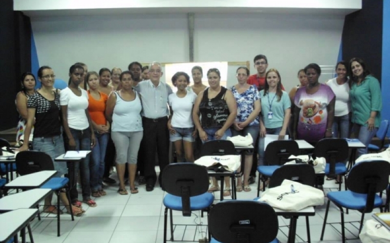 Começa segunda turma do Curso de Manicure