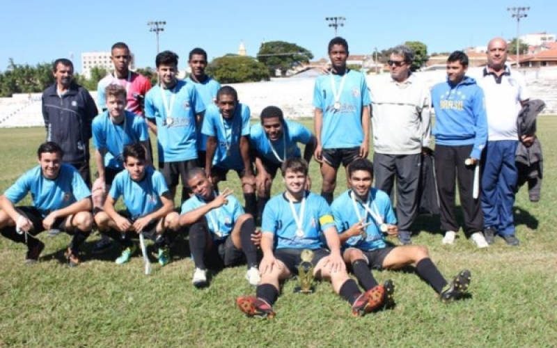 Anfitrião goleia Sertaneja e comemora bicampeonato