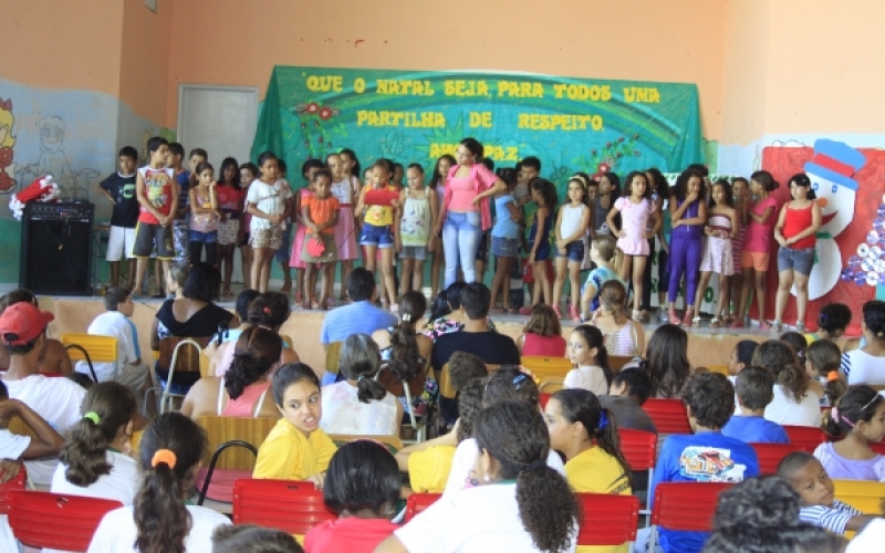 Emef Silvestre Marques comemora o fim do ano com festa natalina 