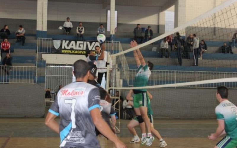 Jacarezinho faz dobradinha no voleibol