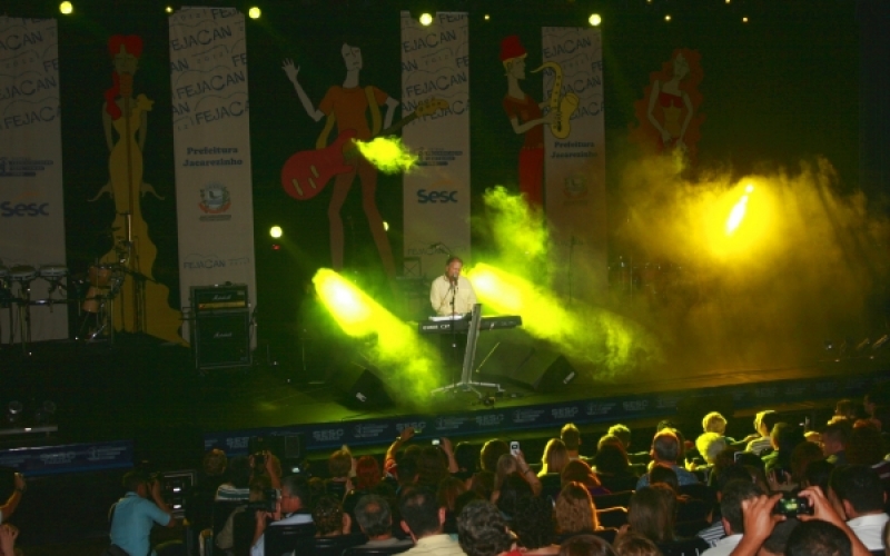 Guilherme Arantes encerra o Fejacan 2012; Cine Iguaçu fica lotado