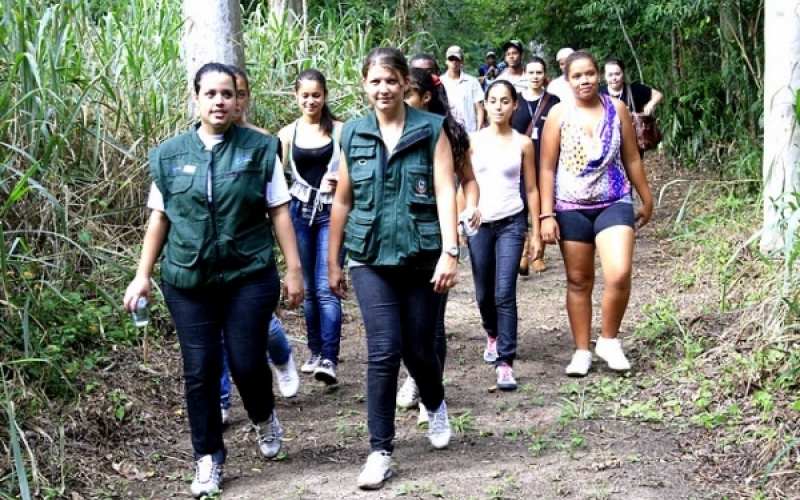 Alunos do Sesc visitam o Horto Florestal