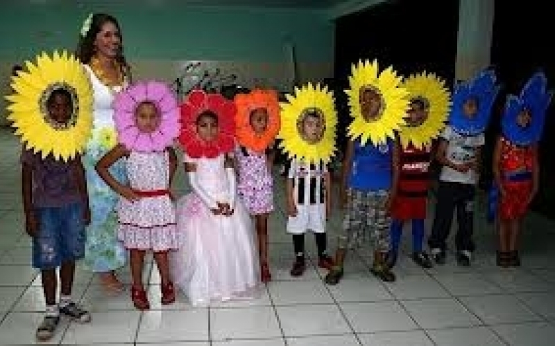 Festa a Fantasia da Emef Ismênia de Lima Peixoto reúne centenas de pessoas 