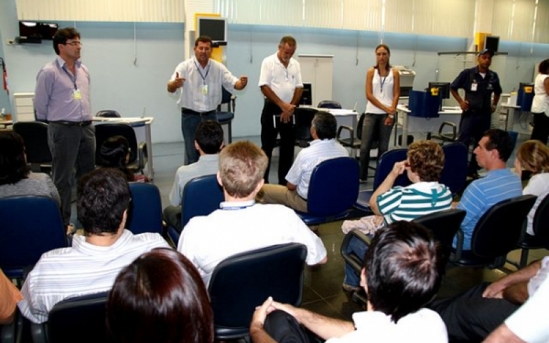 Vigilância dá palestra a bancários