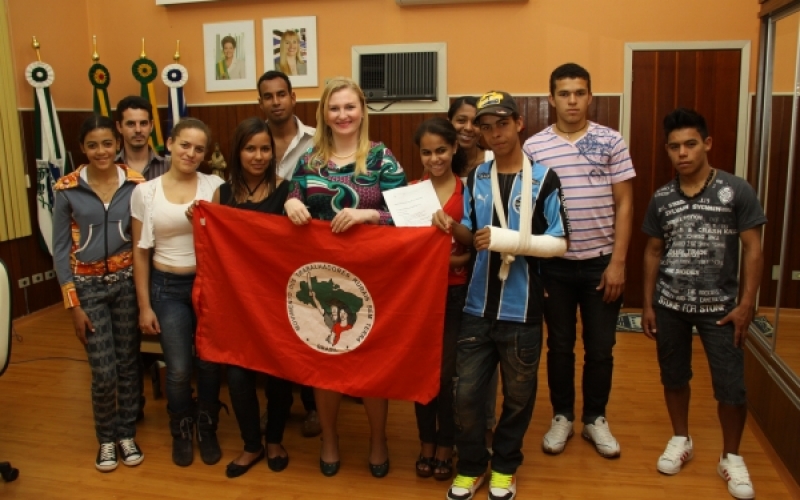 Prefeita recebe reivindicações da Juventude do Movimento dos Trabalhadores Sem Terra  