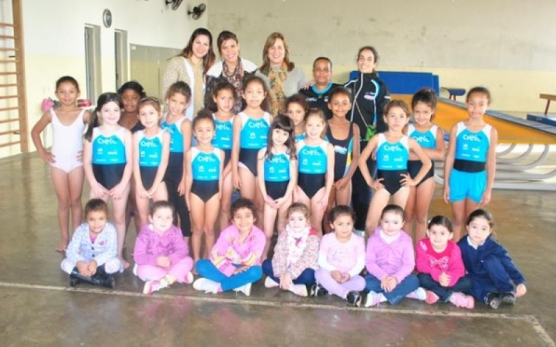 Professora da Federação Paranaense de Ginástica Artística avalia projeto em Jacarezinho