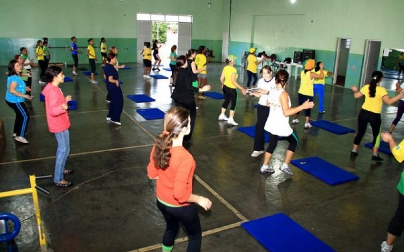 Departamento de Esporte convida população para aulas de ginástica aeróbica