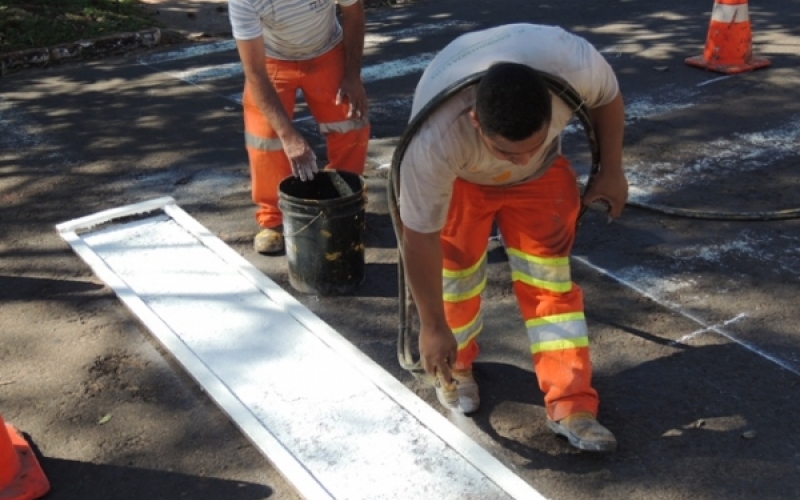 Ruas de Jacarezinho recebem pinturas e sinalização