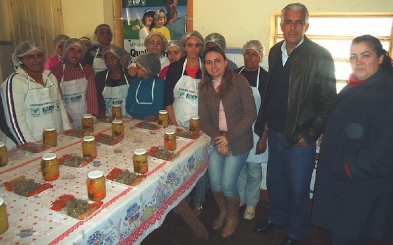 Prefeitura, Emater e Sindicato Rural promovem curso de compotas 