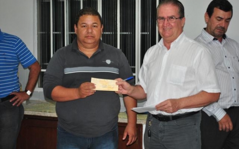 Maçonaria doa arrecadação da 7ª Festa Beneficente do Carneiro no Rolete para CADD e COFADD
