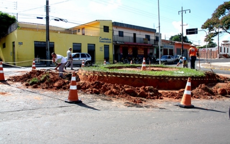 Rotatória da Vila Setti passa por melhorias