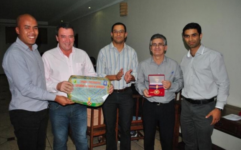 Dr. Sérgio e Molini recebem homenagem do Corpo de Bombeiros