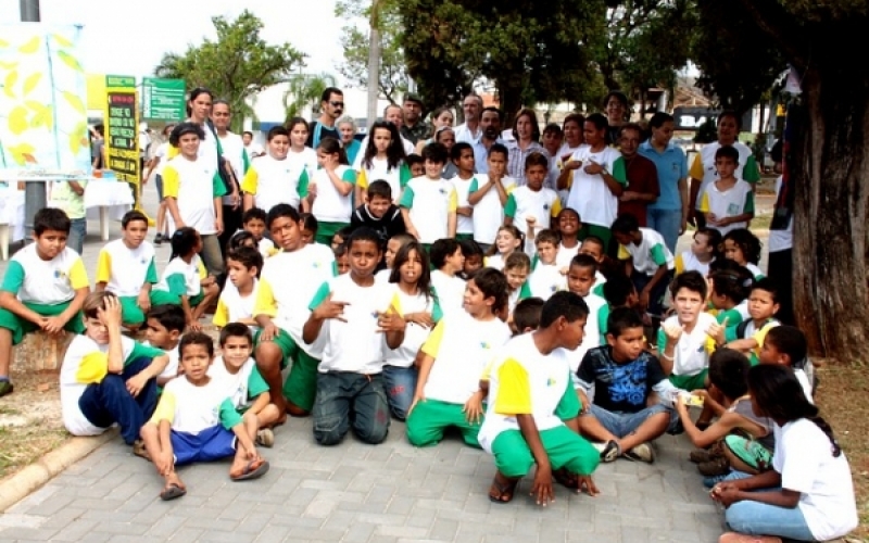 Peti finaliza projeto com apresentação na Praça 