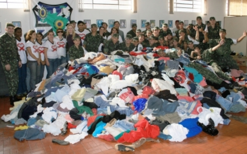 Tiro de guerra faz arrastão da Campanha do Agasalho.