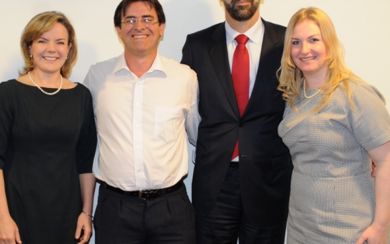 Ministra GLEISI recebe prefeita TINA e secretário NELSON PAULINO 
