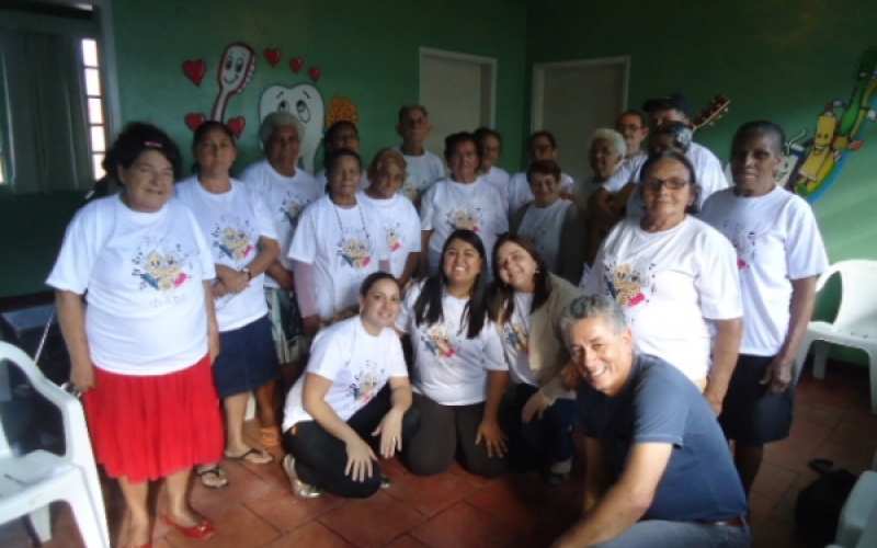 Grupo de Idosos na Vila São Pedro