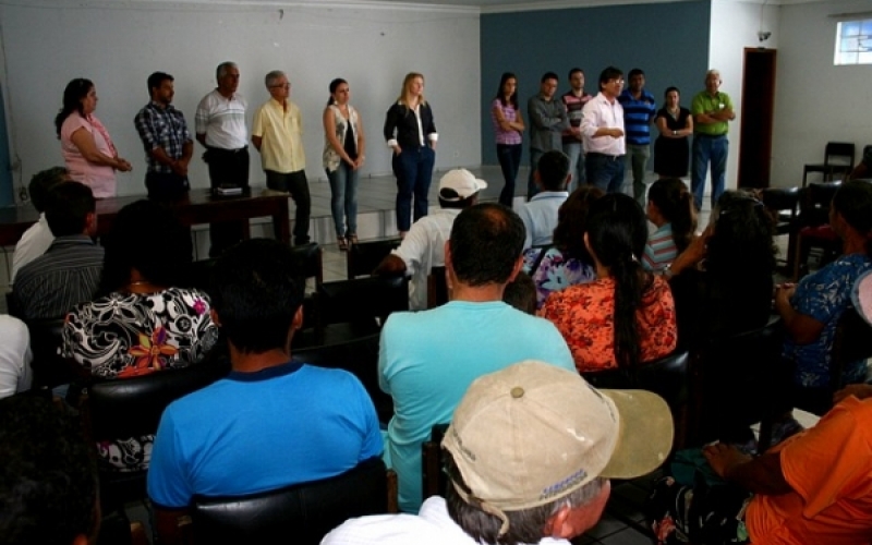Prefeitura reúne produtores para falar sobre compra direta 