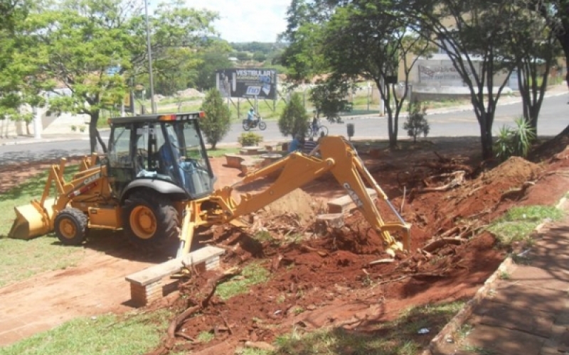 Prefeitura de Jacarezinho reforma praça da Vila Setti  