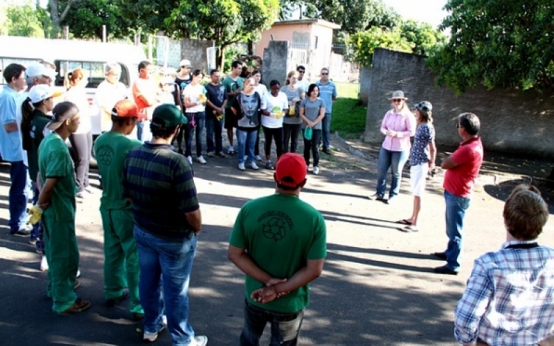 Mutirão reúne 200 pessoas e recolhe 200 toneladas de material