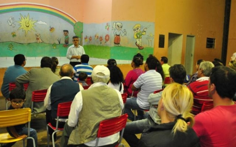 Dr. Sérgio faz reunião com população e responde questionamentos