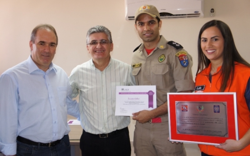 Jacarezinho é a primeira a receber o título “Cidade Voluntária”