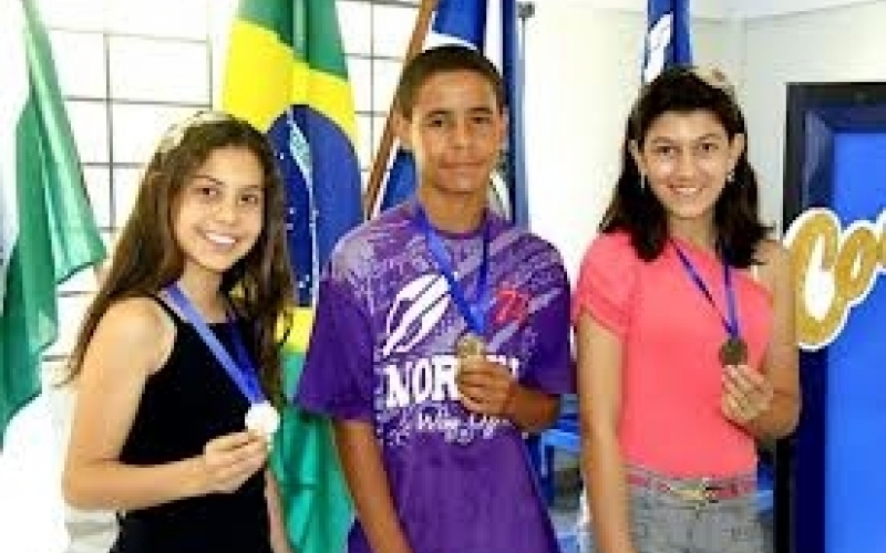 Alunos da rede municipal são premiados em concurso de redação da Apae