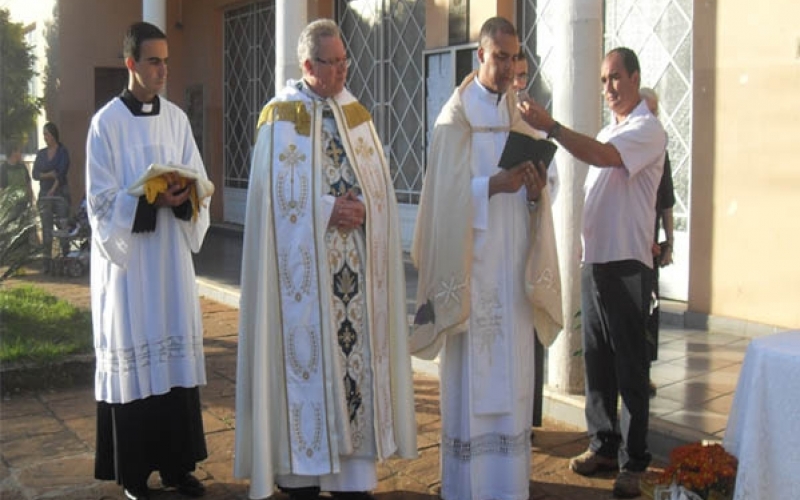 Milhares celebram Corpus Christi em Jacarezinho 