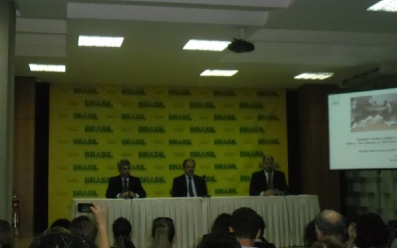 Jacarezinho presente em reunião técnica sobre Educação