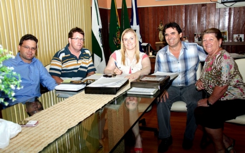 Prefeitura regulamenta lei da hora atividade para professores