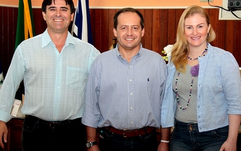 Prefeita Tina recebe visita do deputado Hermas Brandão Jr.