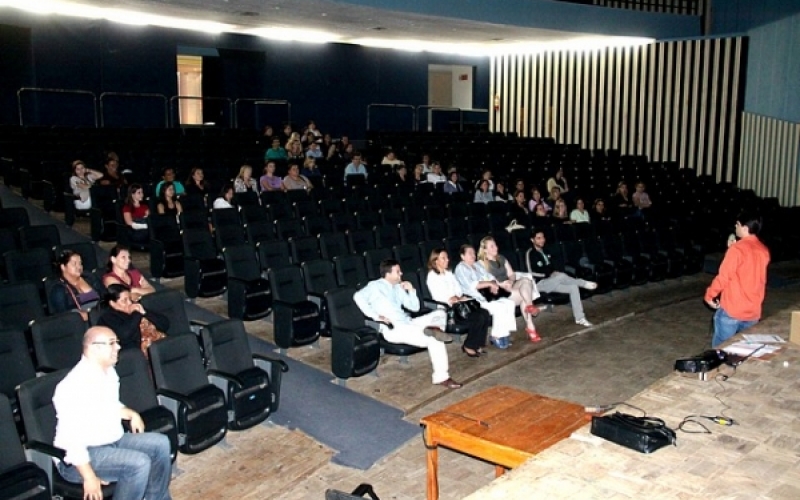 Prefeita Tina dá boas vindas e RH promove treinamento para novos professores 