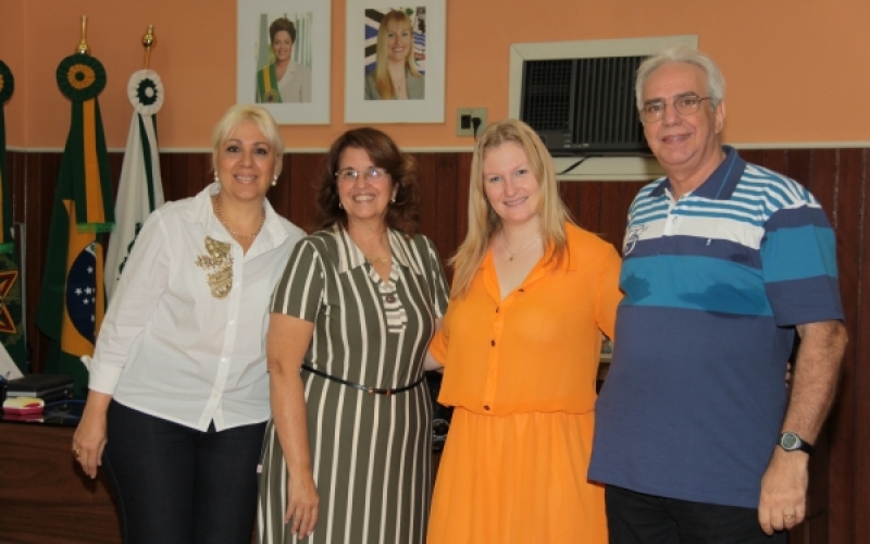 Prefeita recebe parentes de ex-presidentes 