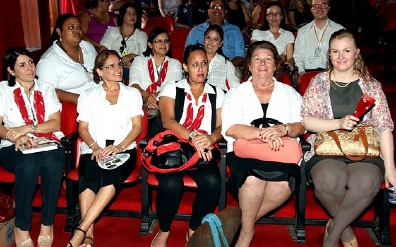 Tina fala dos avanços na Educação em palestra a professores